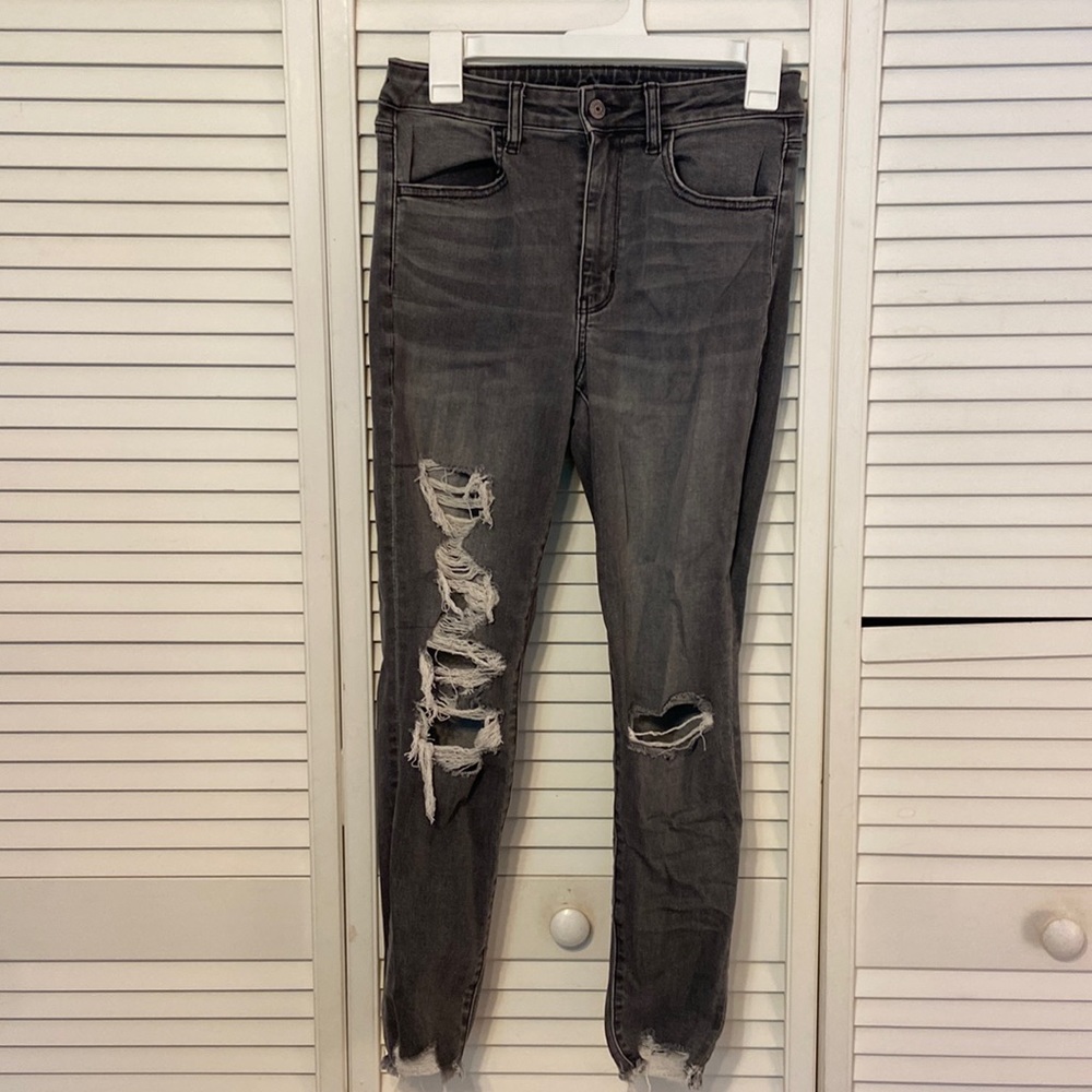 Grey Ripped American Eagle Jeans/Jeggings